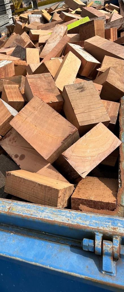 Azobe kachelhout haardhout brandhout (gratis bezorgd *), Tuin en Terras, Haardhout, 3 tot 6 m³, Ophalen of Verzenden, Overige houtsoorten
