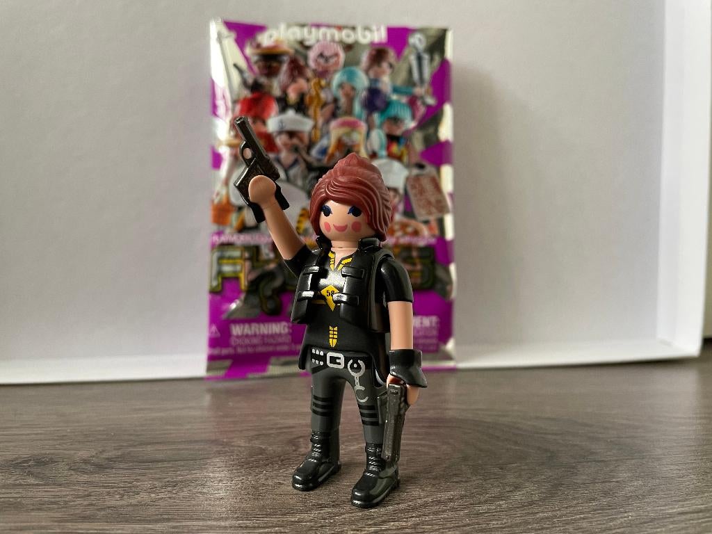 Playmobil Figures Serie 22 Vrouwelijke Politie Agente 70735, Ophalen of Verzenden, Nieuw, Complete set