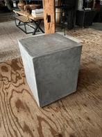 Beton cire kruk op wieltjes.   € 125,-, Ophalen, Minder dan 45 cm, Minder dan 55 cm, Rond
