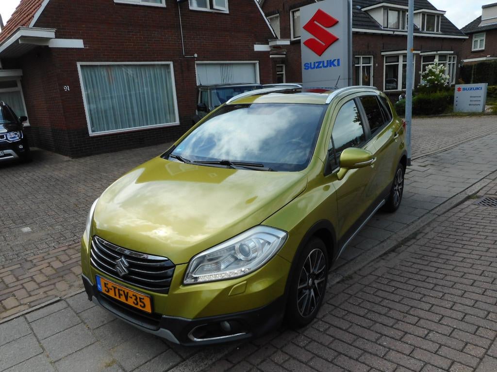 Suzuki S-Cross HIGH EXECUTIVE (bj 2014), Auto's, Suzuki, Voorwielaandrijving, Gebruikt, 400 kg, 49 €/maand