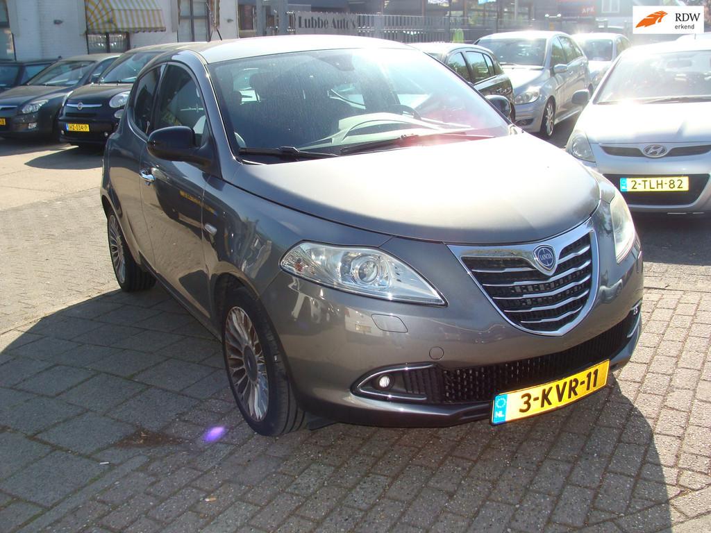 Lancia Ypsilon 0.9 TwinAir Platinum 5drs leer airco boekjes, Auto's, Voorwielaandrijving, Euro 5, 86 pk, Leder