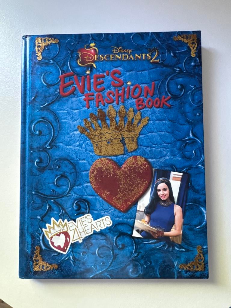 Disney Descendants 2: Evie's Fashion Book, Boeken, Ophalen of Verzenden, Zo goed als nieuw, Non-fictie