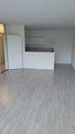 Gratis laminaatvloer af te halen (zelf verwijderen), Ophalen, Gebruikt, Grijs, 25 tot 50 m²