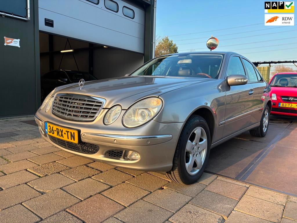 Mercedes-Benz E-klasse 280 Elegance Automaat Leder Navi Nett, Auto's, Automaat, Achterwielaandrijving, Gebruikt, Zwart