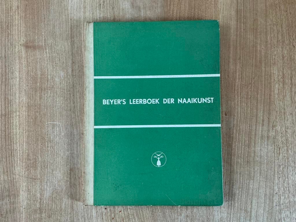 Beyer’s leerboek der naaikunst - Hilde Leferenz - 1935, Boeken, Ophalen of Verzenden, Gelezen, Overige onderwerpen