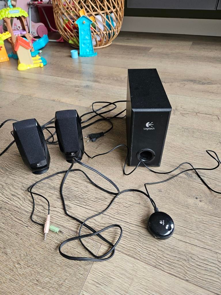 Logitech S220 2.1 speakerset, Computers en Software, Pc speakers, Ophalen