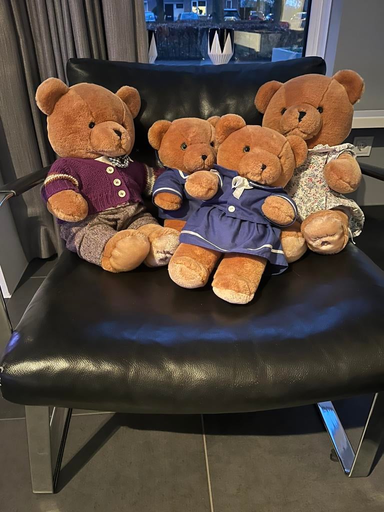 Bijenkorf berenfamilie Bob, Verzamelen, Beren en Cherished Teddies, Ophalen, Zo goed als nieuw, Stoffen beer, Overige merken