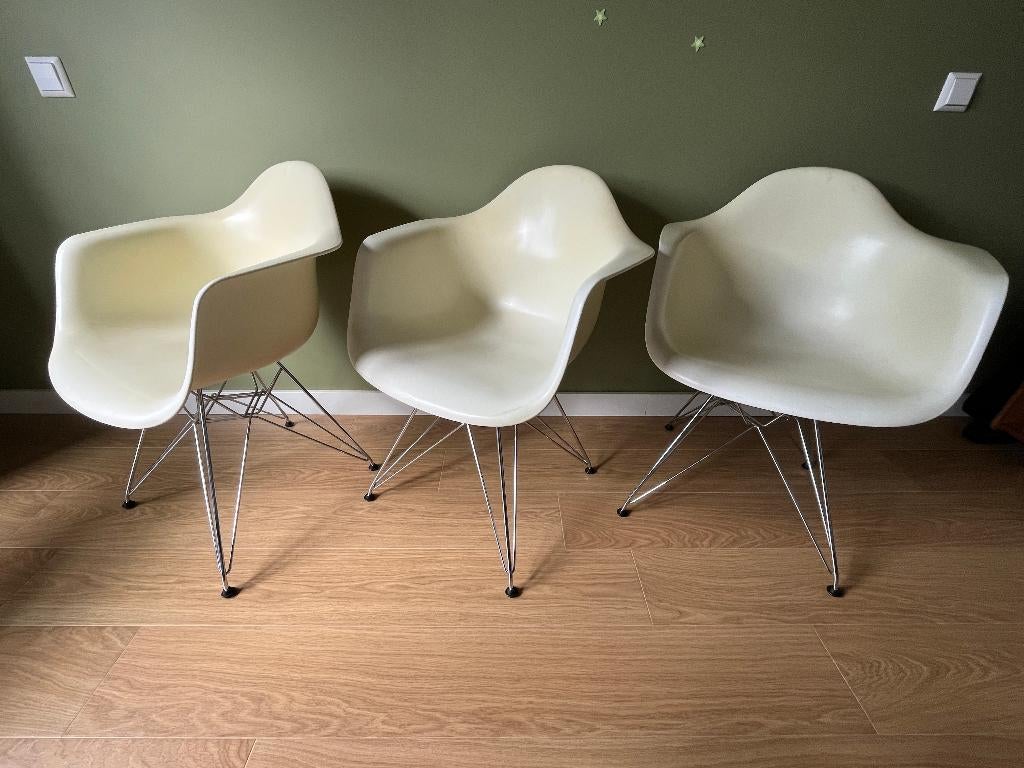 3 stuks Eames Vitra Armchair wit Eiffel base DAR, Ophalen, Gebruikt, Drie, Wit
