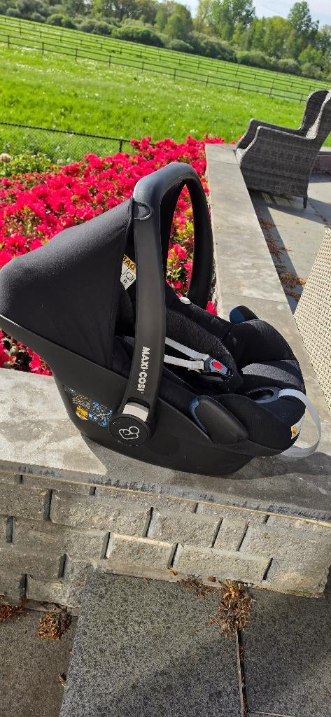 Maxi Cosi Pebble Pro i-size en 2 isofix bases, Kinderen en Baby's, Autostoeltjes, Ophalen, Zijbescherming, Zo goed als nieuw, Isofix