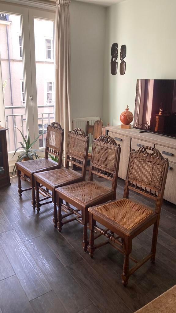 Antieke Mechelse stoelen., Ophalen