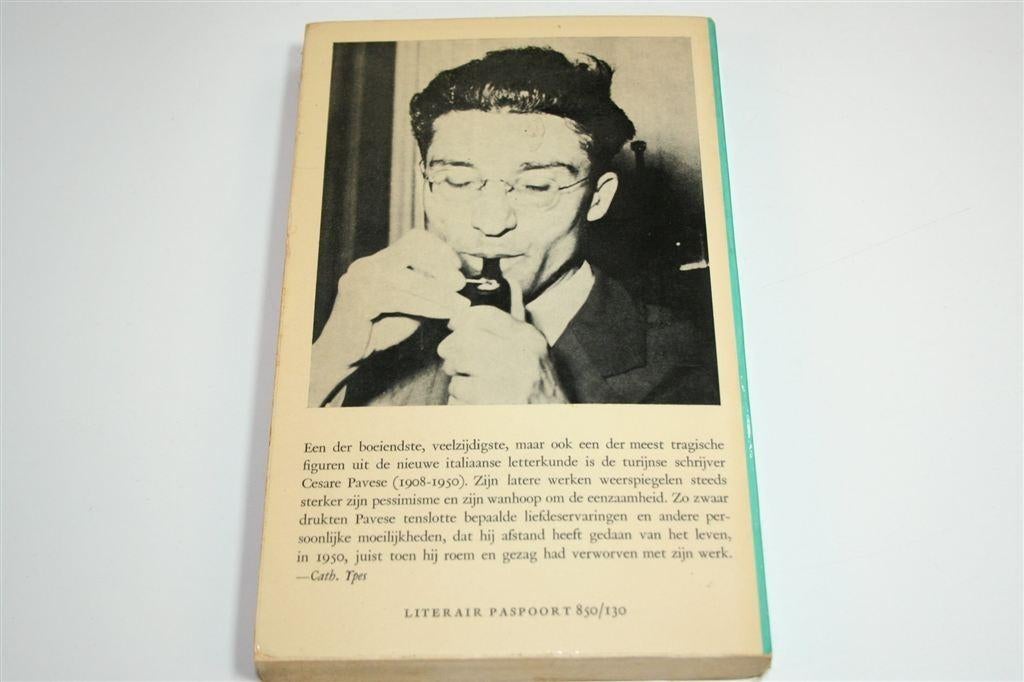 Cesare Pavese — De Maan en het Vuur [1e Druk, 1968], Ophalen of Verzenden, Gelezen