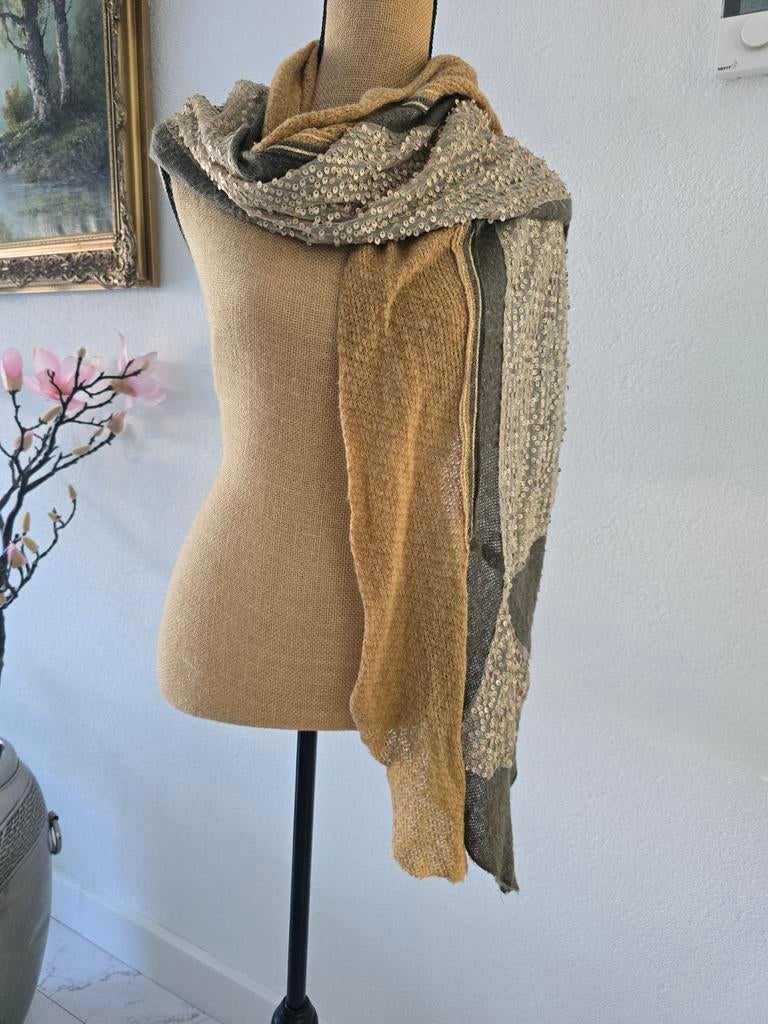 Stijlvolle sjaal met pailletten en verschillende texturen, Maat 38/40 (M), Ophalen of Verzenden, Sjaal, Onbekend