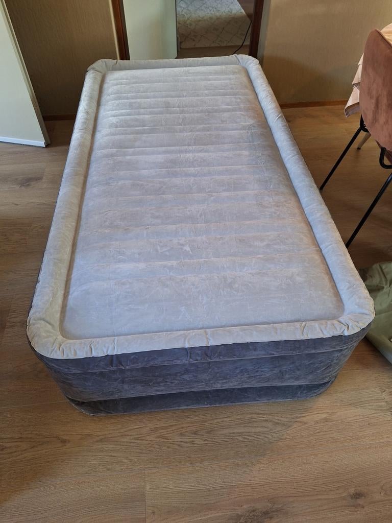 Intex Twin Comfort Plush Luchtbed met Ingebouwde Pomp, Ophalen, Ingebouwde pomp, Nieuw, 1-persoons