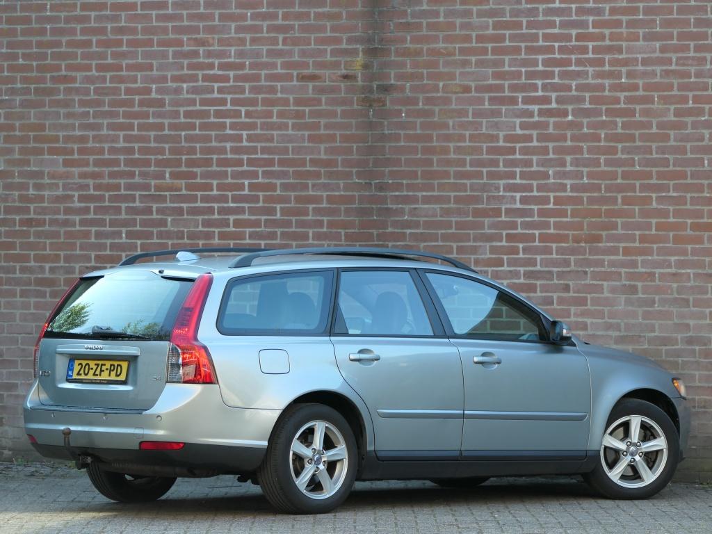Volvo V50 2.4 AUT Edition II Schuifdak / Leer / High perform, 1373 kg, Gebruikt, Zwart, 700 kg