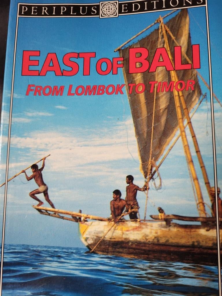 East of Bali: Reisgids van Lombok tot Timor, Ophalen of Verzenden, Reisgids of -boek, Azië, Kal Muller