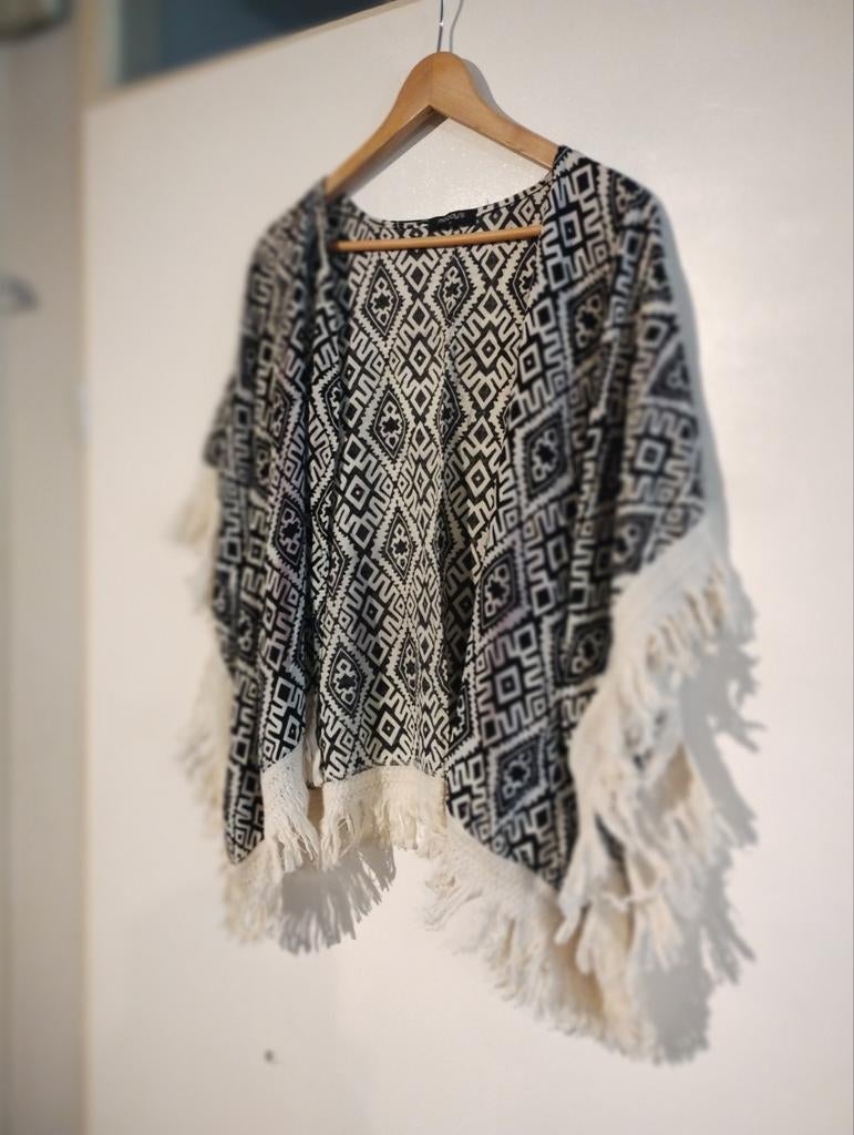 Moody's Zwart-wit Poncho met Franjes, Maat 38/40 (M), Zwart, Ophalen of Verzenden, Zo goed als nieuw