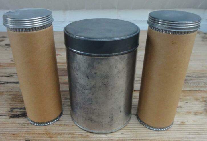 SALE Verweerd blik &  2 kartonnen kokertjes +  blikken dop, Ophalen of Verzenden