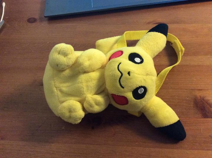 klein Pikachu Pokemon knuffel tasje / beurs, Kinderen en Baby's, Speelgoed | Knuffels en Pluche, Zo goed als nieuw, Overige typen