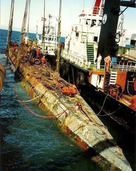 Wijnfles uit het wrak van de Duitse U boot U-534., ., Ophalen of Verzenden, Duitsland, .
