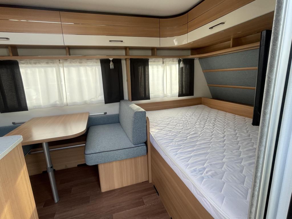 LMC Style 490 K BJ 2022 5 Pers Nw staat, Caravans en Kamperen, Caravans, Dwarsbed, Bedrijf, Koelkast, 5 tot 6 meter
