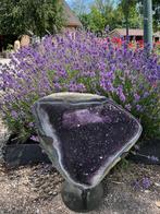 Amethist geode (19) van 30 kg op standaard met agaat rand, Ophalen of Verzenden, Mineraal