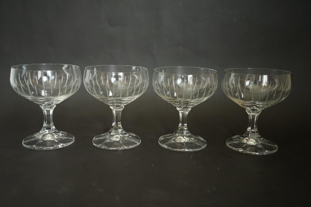 Mid Century vintage 4x dessert / likeur geslepen streep, Huis en Inrichting, Keuken | Servies, Glas of Glazen, Ophalen of Verzenden