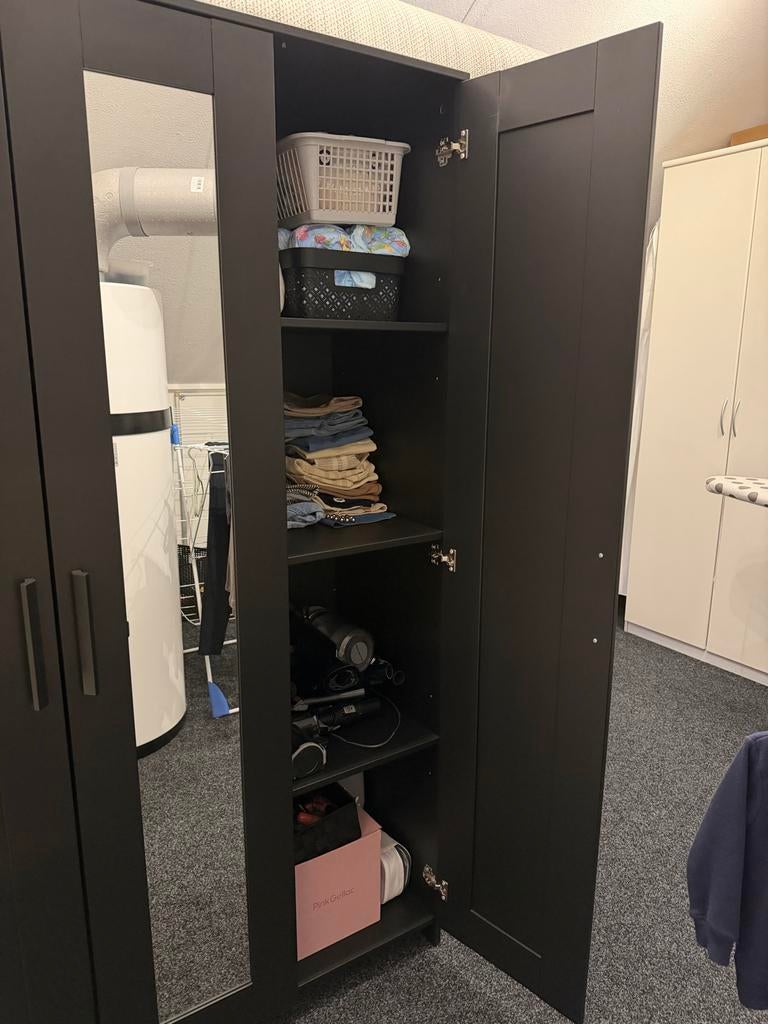 Brimnes kledingkast 3 deurs zwart, Huis en Inrichting, Kasten | Kledingkasten, Ophalen, Gebruikt, 100 tot 150 cm, 150 tot 200 cm