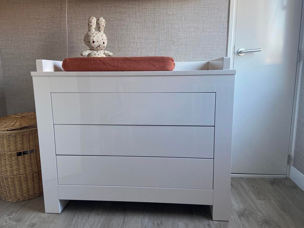 Commode wit babykamer, Kinderen en Baby's, Kinderkamer | Complete kinderkamers, Ophalen, Gebruikt, Jongetje of Meisje
