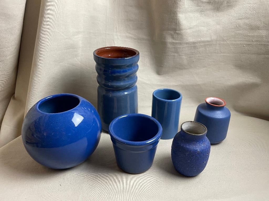 6 vintage blauwe aardewerken vaasjes, Gebruikt, Blauw, Aardewerk of Porselein, Ophalen of Verzenden