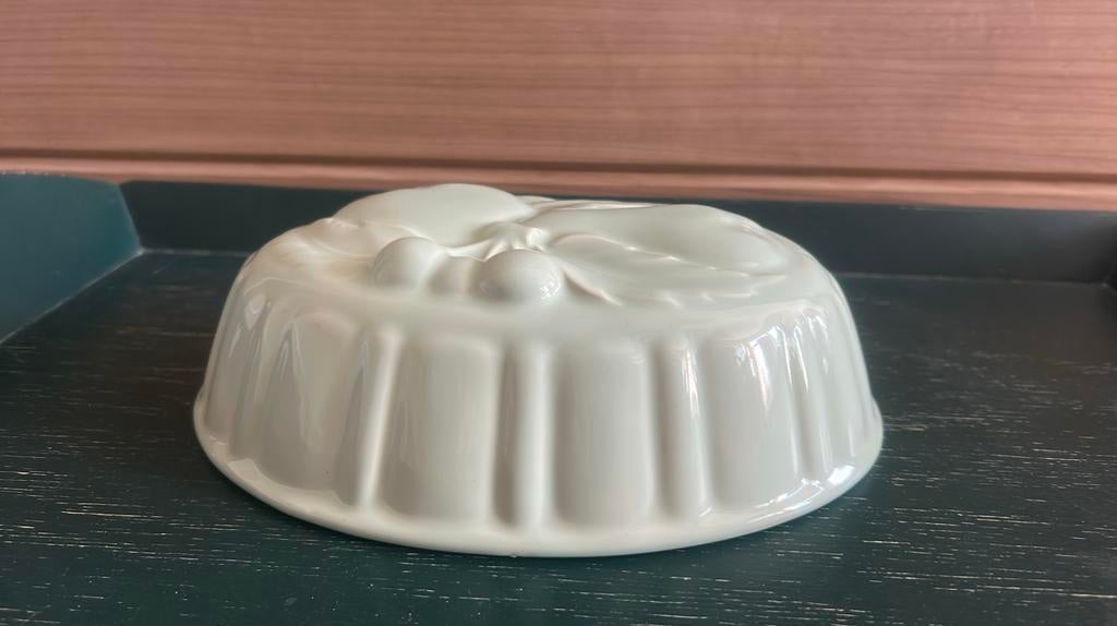 Vintage puddingvorm mint groen, Verzamelen, Porselein, Kristal en Bestek, Gebruikt, Porselein, Ophalen of Verzenden