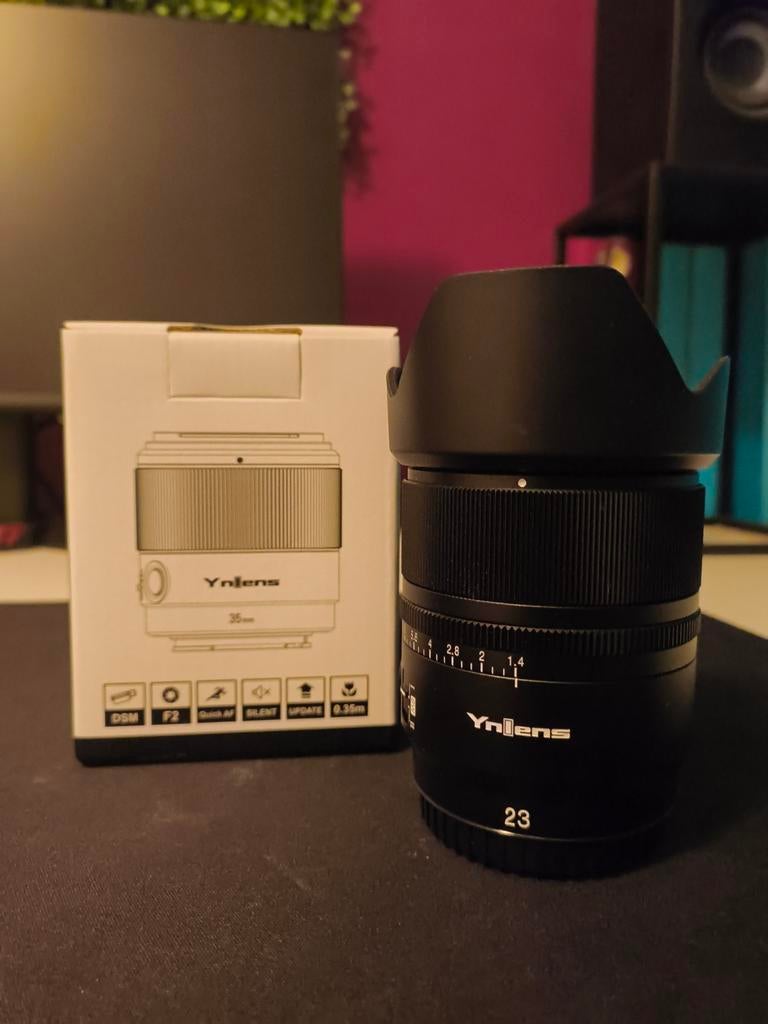 Yongnuo 23mm F1.4 lens met doos in perfecte staat!, Audio, Tv en Foto, Fotografie | Lenzen en Objectieven, Ophalen, Zo goed als nieuw