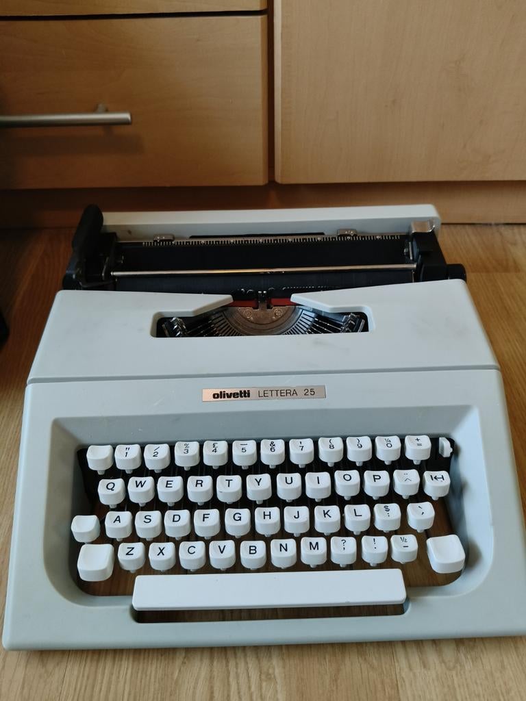 Ouderwetse typemachine olivetti lettera 25, Diversen, Typemachines, Ophalen, Gebruikt