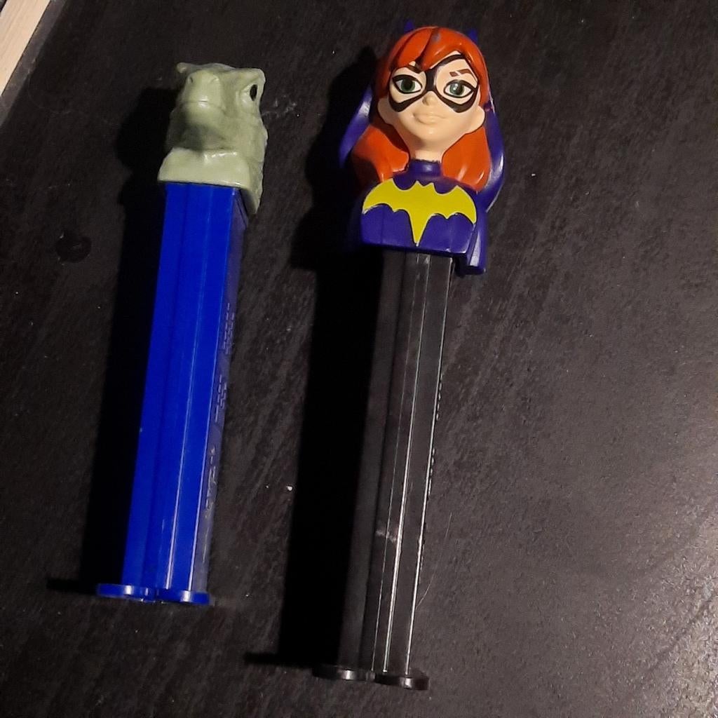 Batgirl en Velociraptor Pez dispensers, Verzamelen, Ophalen of Verzenden, Gebruikt