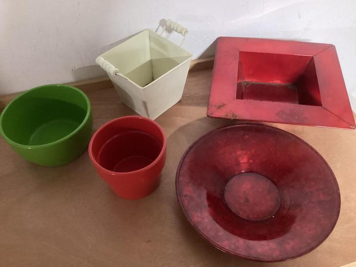 Diverse schalen en potten - Groen, rood, wit, Huis en Inrichting, Woonaccessoires | Schalen en Manden, Gebruikt, Schaal, Rond