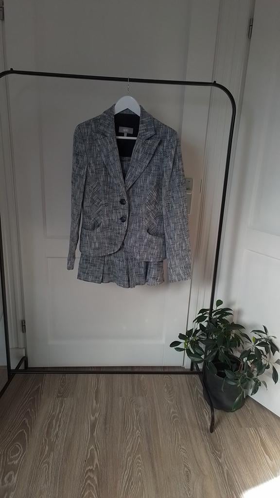 Mooi tijdloos Mantelpakje van WE, Maat 38/40 (M), Kostuum of Pak, WE, Zwart