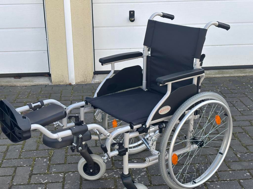 Nieuwe Excel verstelbare beensteunen voor gestrekt been, Diversen, Rolstoelen, Meer info ☎️0️⃣6️⃣➖2️⃣0️⃣9️⃣0️⃣1️⃣0️⃣4️⃣0️⃣, Dubbel inklapbaar voldoet aan luchtvaart afmetingen