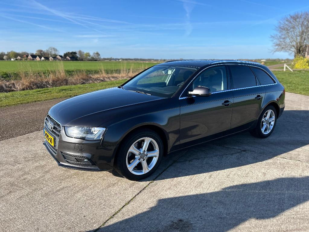 Audi A4 Business Edition 1.8 TFSI Avant Multitr. 2013 Grijs, Auto's, Stof, Zwart, 4 cilinders, 1505 kg
