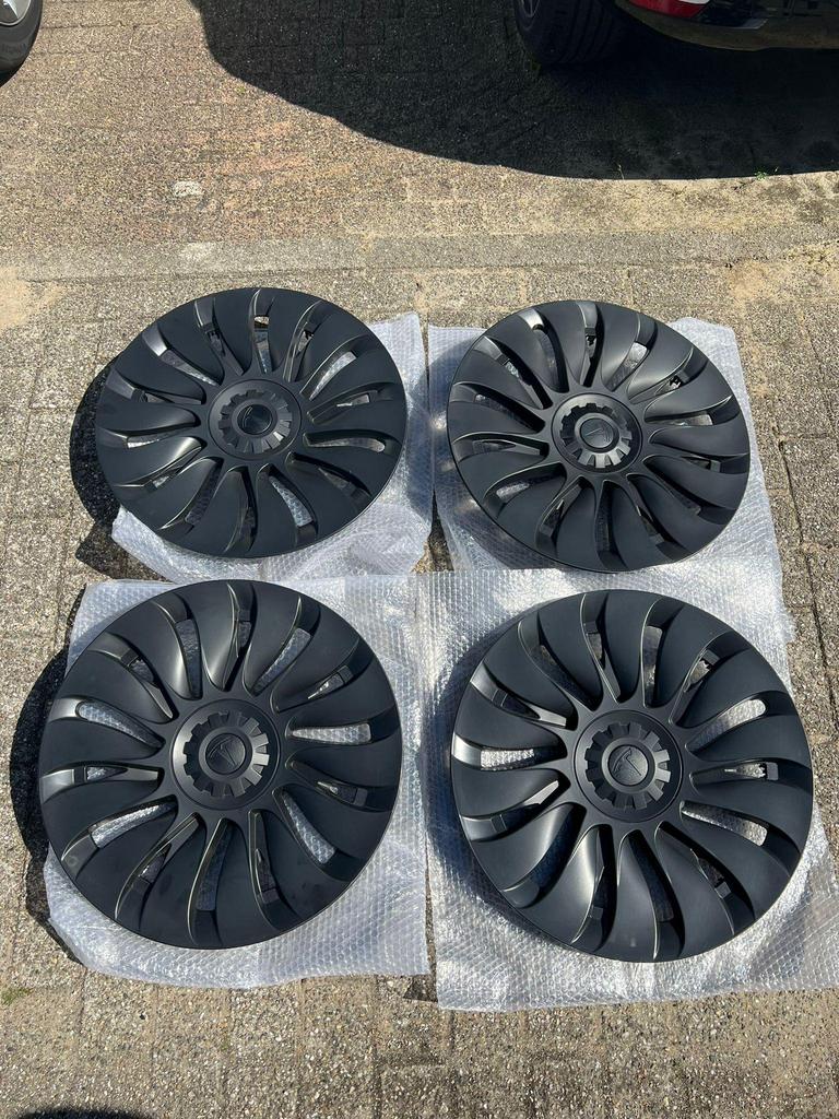 Tesla model Y 2024 19 inch wieldoppen, Auto diversen, Wieldoppen, Ophalen, Zo goed als nieuw