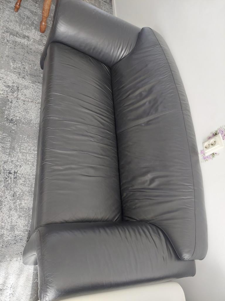 Comfortabele grijze leren tweezitsbank, Huis en Inrichting, Banken | Bankstellen, Gebruikt, 150 tot 200 cm, Tweepersoons, Ophalen of Verzenden