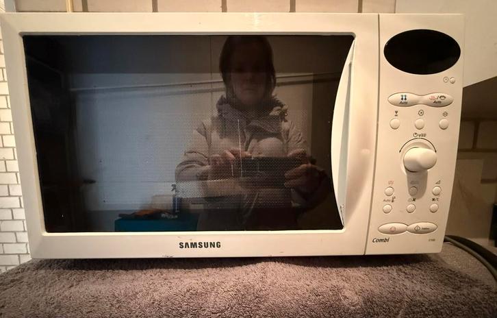 Samsung combimagnetron, Witgoed en Apparatuur, Magnetrons, Zo goed als nieuw, Vrijstaand, Combimagnetron, 45 tot 60 cm, Draaiplateau