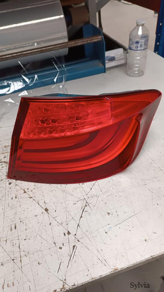 Achterlicht rechts op scherm BMW 5 Serie F10 63217203230 720, Gebruikt, -, -, Ophalen of Verzenden