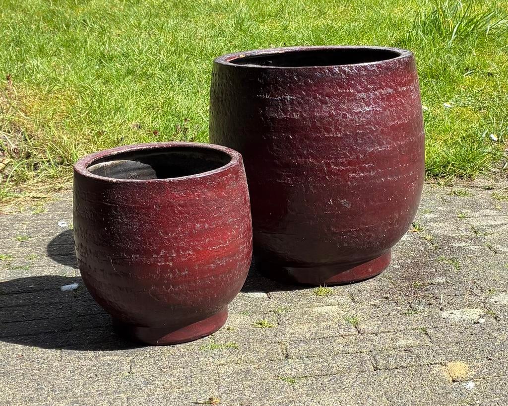 2 Bordeaux rode bloempotten, Gebruikt, Rond, Binnen, Minder dan 40 cm