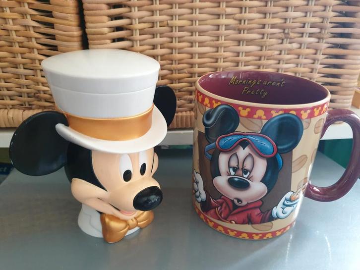 Mickey Mouse beeldje en mok - Disney verzamelobjecten, Verzamelen, Disney, Zo goed als nieuw, Servies, Mickey Mouse, Ophalen of Verzenden