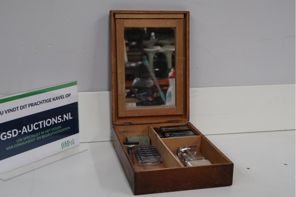 Vintage Scheerdoos, Kist - Met Spiegel en Inhoud, Verzamelen, Retro, Ophalen of Verzenden