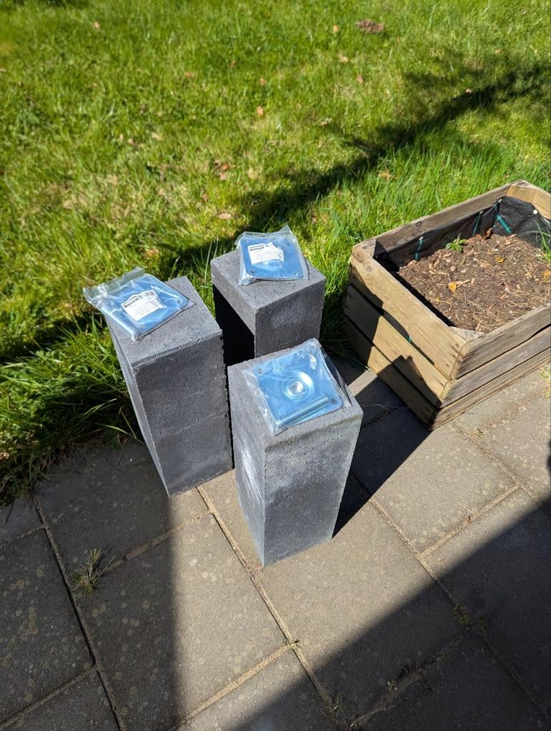 Betonpoer 15x15 45 cm hoog inclusief draadeind, Ophalen, Nieuw