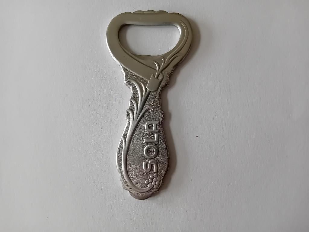 Prachtige, onbeschadigde flessenopener van Sola., Ophalen of Verzenden, Zo goed als nieuw, Metaal, Overige typen