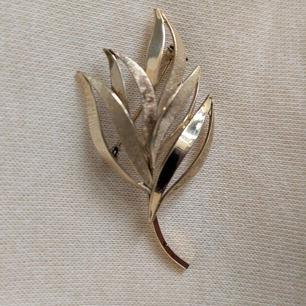 Vintage blad-vormige broche, verguld/doublé (1950-1970), Overige materialen, Gebruikt, Ophalen of Verzenden, Goud