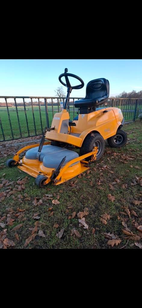 Stiga Villa Hydrostaat Zitmaaier, Tuin en Terras, Grasmaaiers, Gebruikt, Benzine-grasmaaier, 50 cm of meer, Cirkelmaaier, Versnellingen