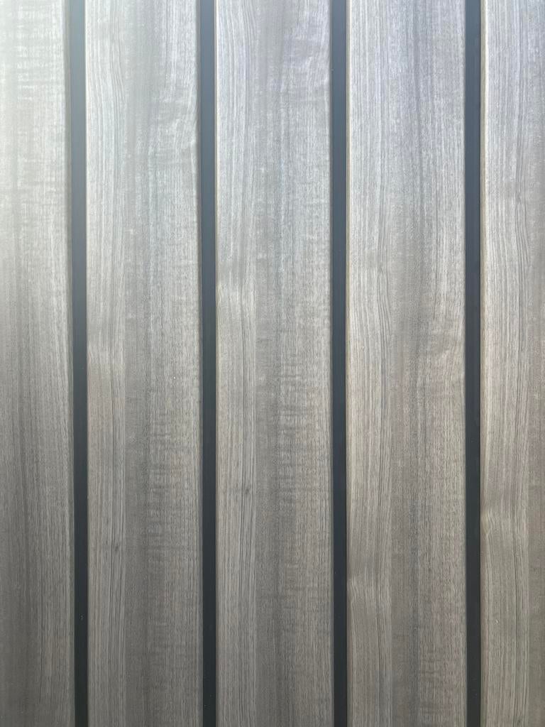 Vinyplus Rondkantpaneel Vergr Redcedar Shadow gevelbekleding, Ophalen, Zo goed als nieuw