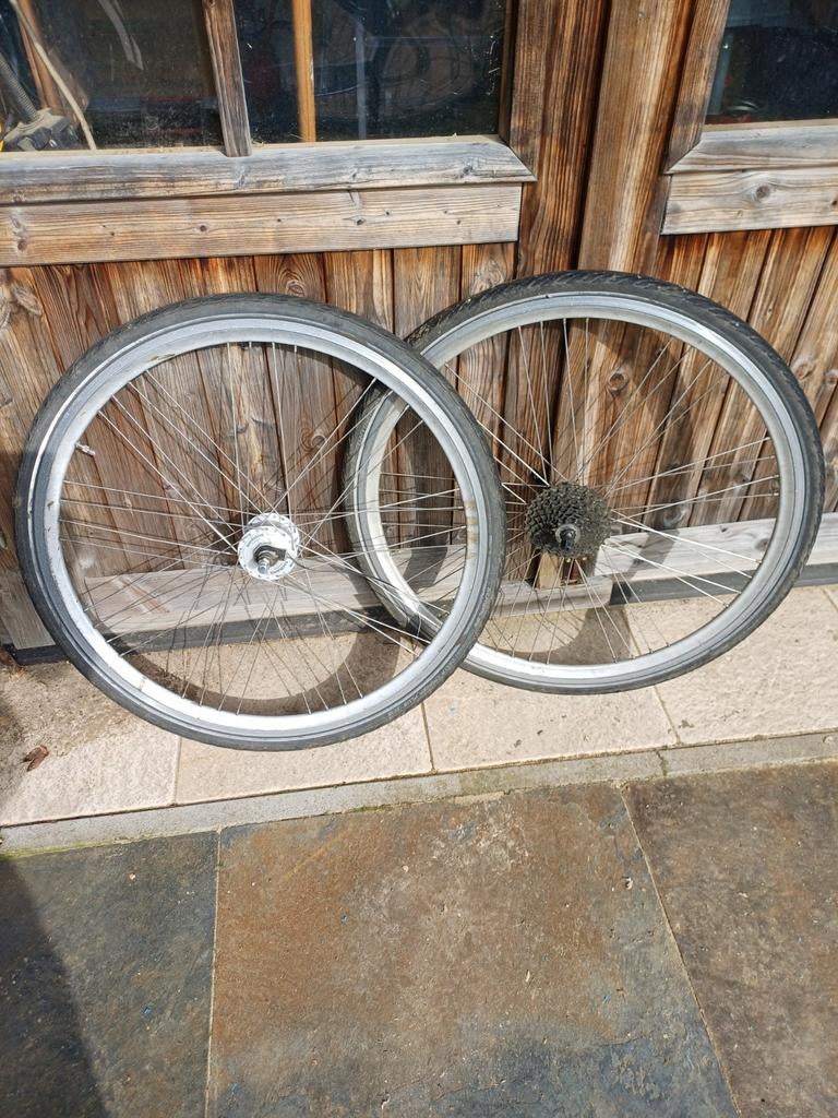 Wielset waarvan Voorwiel met naafdynamo, Fietsen en Brommers, Fietsonderdelen, Ophalen, Band